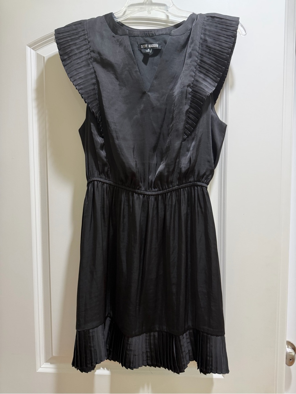Steve Madden Black Sleeveless V-Neck Pleated-Trim Midi Dress